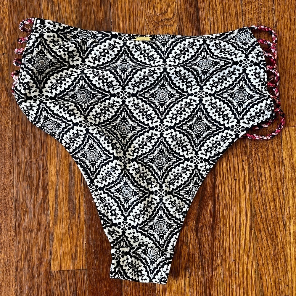 Abercrombie & Fitch Bikini Swimsuit Set | XS bottom | 32A or 32B top - Picture 4 of 6